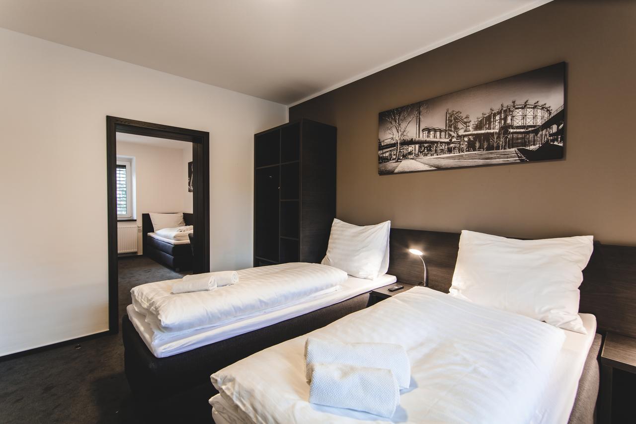 Silesia Residence ออสตราวา ภายนอก รูปภาพ A typical room at the hotel