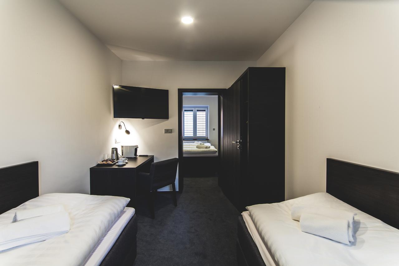Silesia Residence ออสตราวา ภายนอก รูปภาพ A room at the hotel