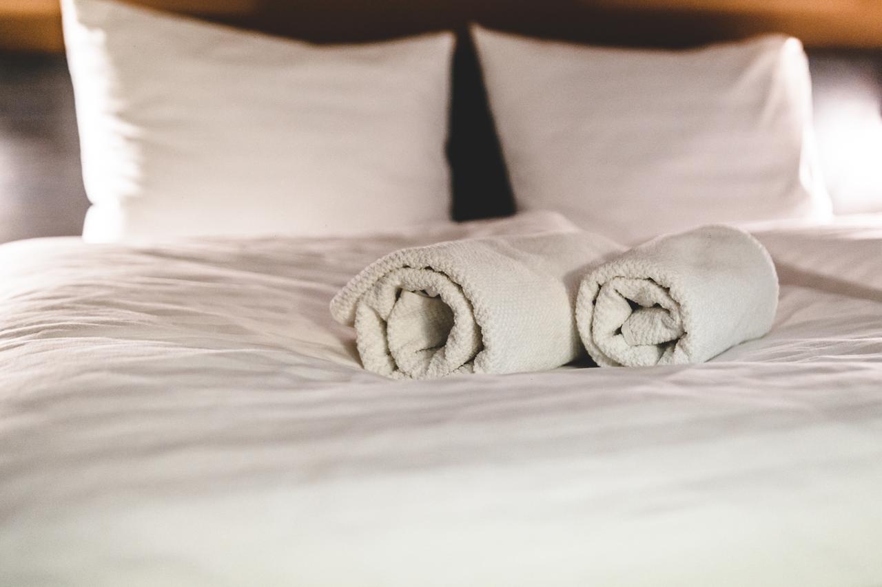 Silesia Residence ออสตราวา ภายนอก รูปภาพ Bath towels on a bed